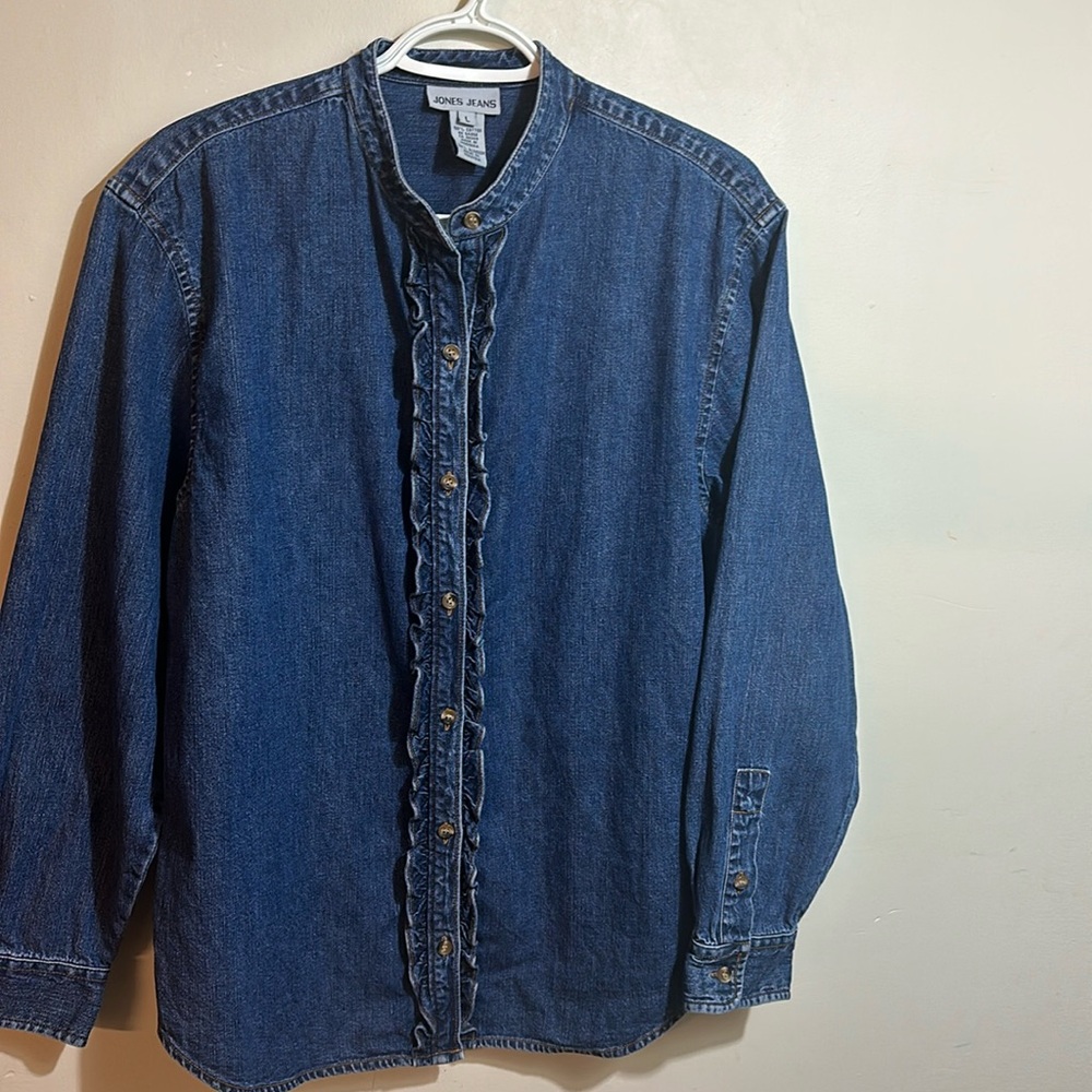 Jones jeans ruffle shirt size L